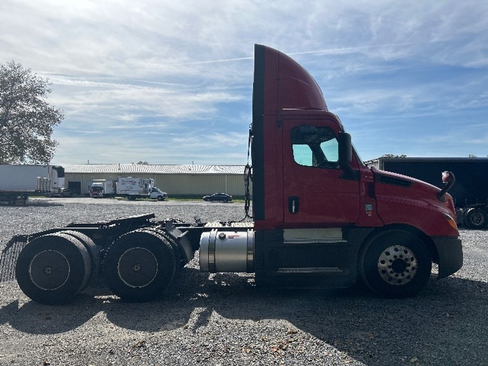 Day Cab Tractor-Heavy Duty Tractors-Freightliner-2019-T12664ST-Harrisburg-PA-625,275\n\t\tmiles-$ 26,250 - Image 8