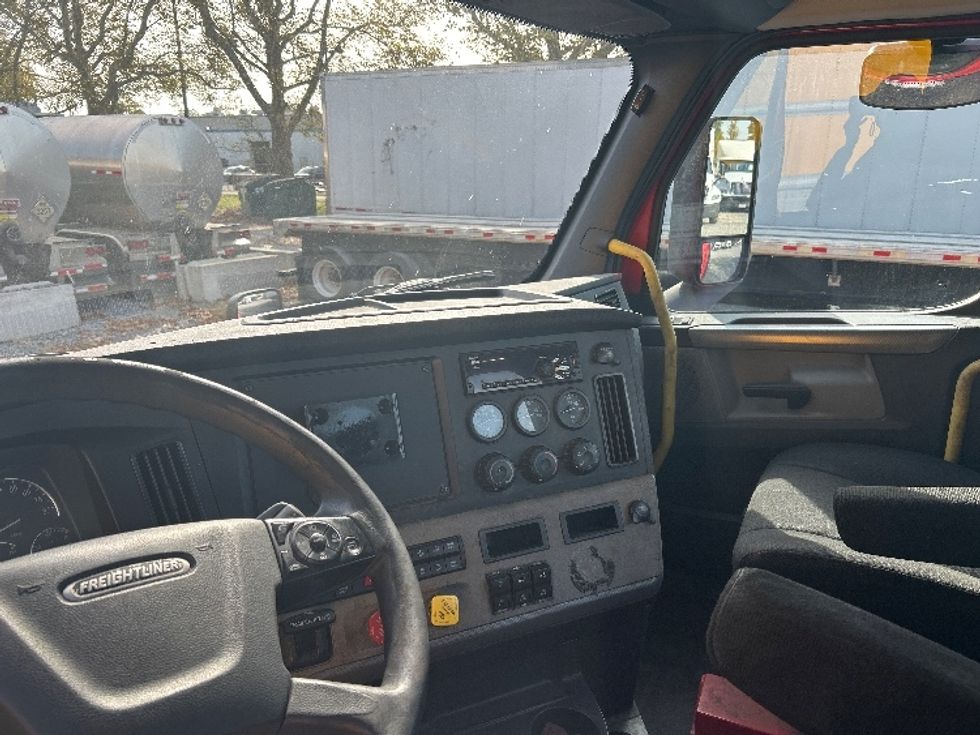 Day Cab Tractor-Heavy Duty Tractors-Freightliner-2019-T12664ST-Harrisburg-PA-633,839\n\t\tmiles-$ 25,500 - Image 10