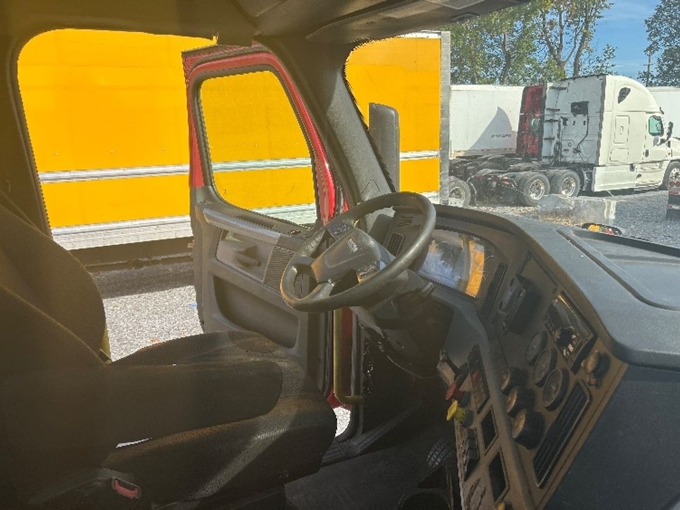 Day Cab Tractor-Heavy Duty Tractors-Freightliner-2019-T12664ST-Harrisburg-PA-633,839\n\t\tmiles-$ 25,500 - Image 14