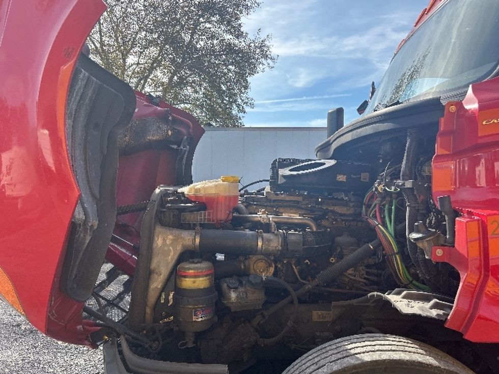 Day Cab Tractor-Heavy Duty Tractors-Freightliner-2019-T12664ST-Harrisburg-PA-633,839\n\t\tmiles-$ 25,500 - Image 16