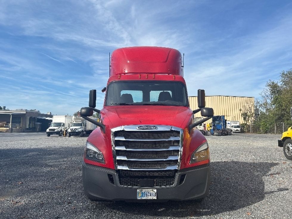 Day Cab Tractor-Heavy Duty Tractors-Freightliner-2019-T12664ST-Harrisburg-PA-633,839\n\t\tmiles-$ 25,500 - Image 2
