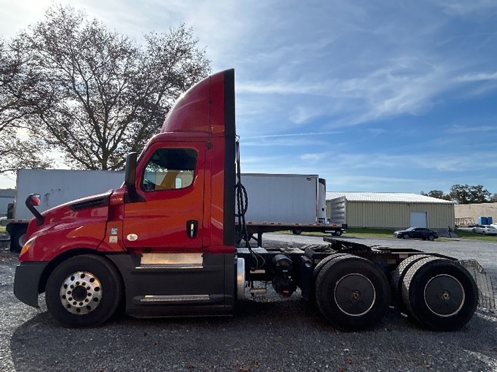 Day Cab Tractor-Heavy Duty Tractors-Freightliner-2019-T12664ST-Harrisburg-PA-633,839\n\t\tmiles-$ 25,500 - Image 4