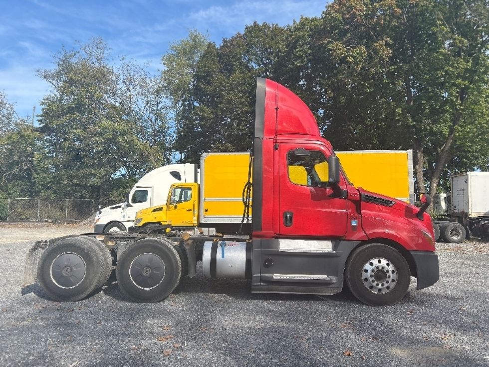 Day Cab Tractor-Heavy Duty Tractors-Freightliner-2019-T12664ST-Harrisburg-PA-633,839\n\t\tmiles-$ 25,500 - Image 8