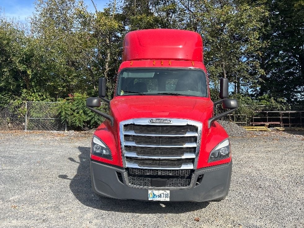 Day Cab Tractor-Heavy Duty Tractors-Freightliner-2019-T12664ST-Harrisburg-PA-665,842\n\t\tmiles-$ 25,250 - Image 2