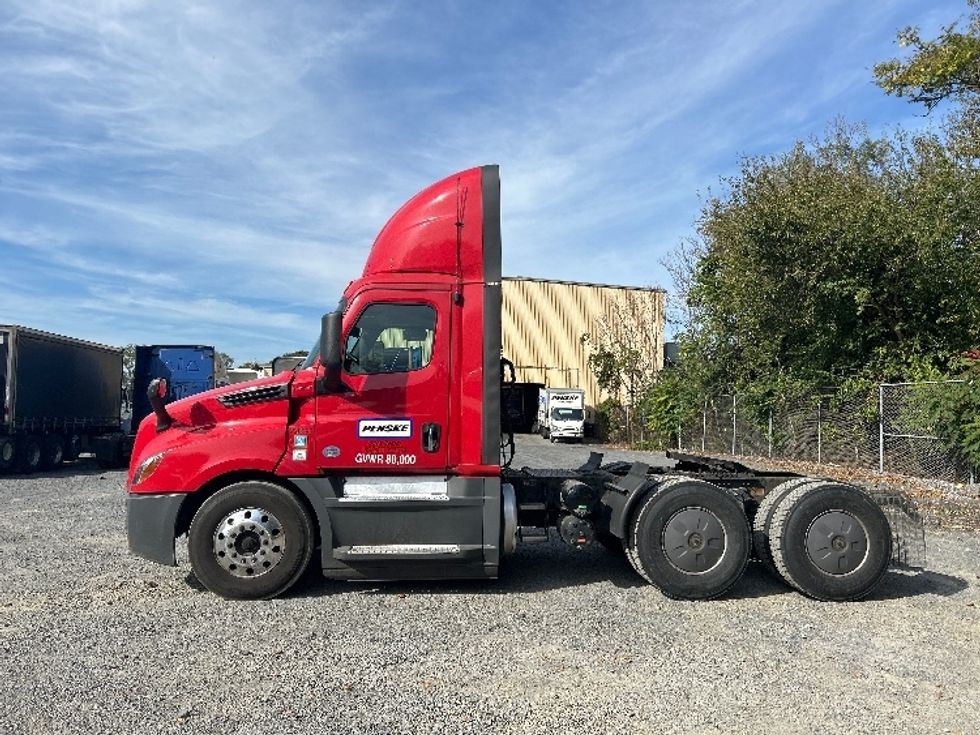 Day Cab Tractor-Heavy Duty Tractors-Freightliner-2019-T12664ST-Harrisburg-PA-665,842\n\t\tmiles-$ 25,250 - Image 4