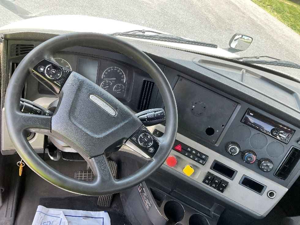 Day Cab Tractor-Heavy Duty Tractors-Freightliner-2019-T12664ST-Harrisburg-PA-743,521\n\t\tmiles-$ 22,750 - Image 11