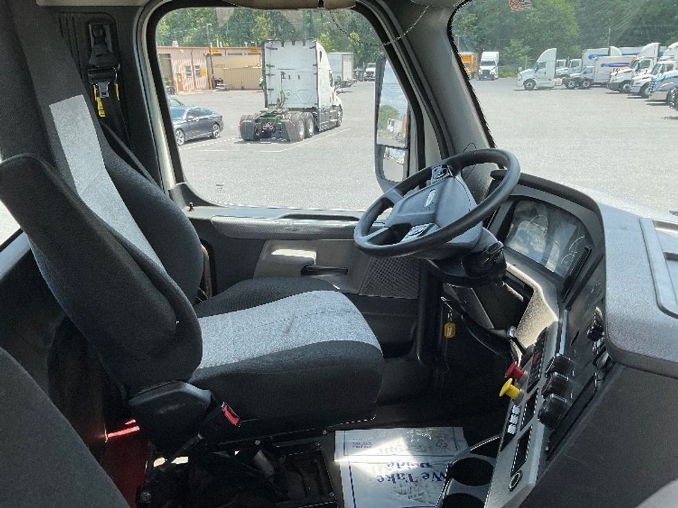 Day Cab Tractor-Heavy Duty Tractors-Freightliner-2019-T12664ST-Harrisburg-PA-743,521\n\t\tmiles-$ 22,750 - Image 14