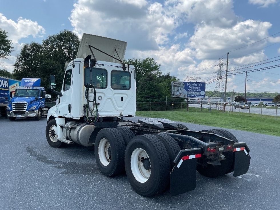 Day Cab Tractor-Heavy Duty Tractors-Freightliner-2019-T12664ST-Harrisburg-PA-743,521\n\t\tmiles-$ 22,750 - Image 5