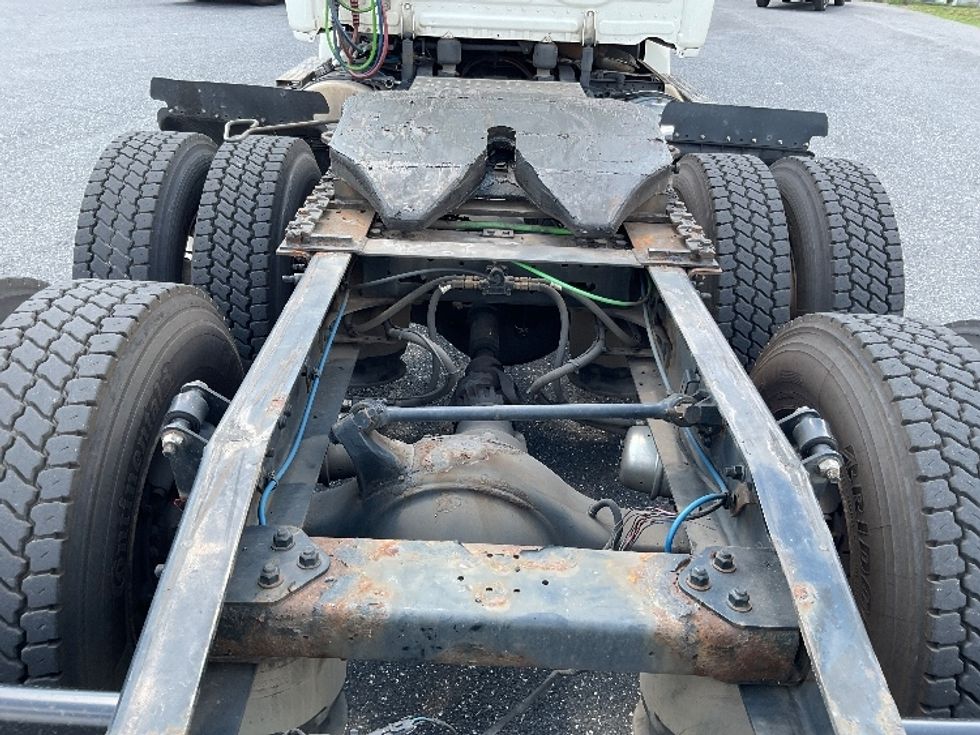 Day Cab Tractor-Heavy Duty Tractors-Freightliner-2019-T12664ST-Harrisburg-PA-743,521\n\t\tmiles-$ 22,750 - Image 6