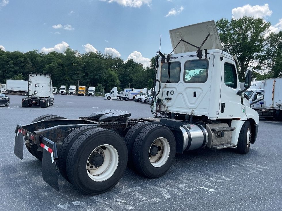 Day Cab Tractor-Heavy Duty Tractors-Freightliner-2019-T12664ST-Harrisburg-PA-743,521\n\t\tmiles-$ 22,750 - Image 7