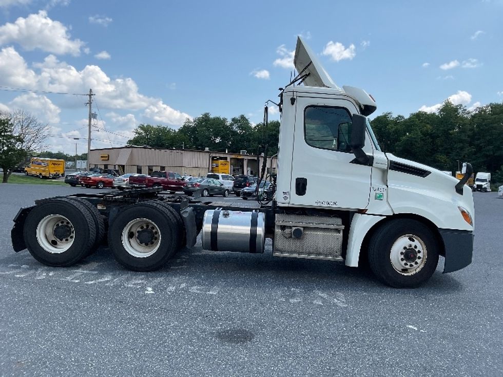 Day Cab Tractor-Heavy Duty Tractors-Freightliner-2019-T12664ST-Harrisburg-PA-743,521\n\t\tmiles-$ 22,750 - Image 8