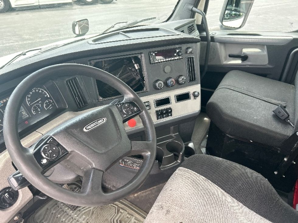 Day Cab Tractor-Heavy Duty Tractors-Freightliner-2019-T12664ST-Harrisburg-PA-760,786\n\t\tmiles-$ 22,750 - Image 10