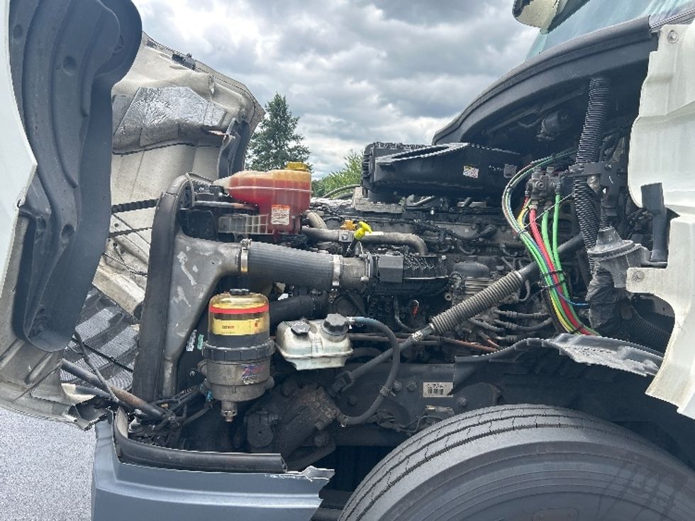 Day Cab Tractor-Heavy Duty Tractors-Freightliner-2019-T12664ST-Harrisburg-PA-760,786\n\t\tmiles-$ 22,750 - Image 16
