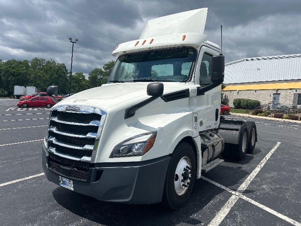 Day Cab Tractor-Heavy Duty Tractors-Freightliner-2019-T12664ST-Harrisburg-PA-760,786\n\t\tmiles-$ 22,750 - Image 3