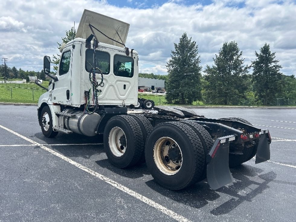 Day Cab Tractor-Heavy Duty Tractors-Freightliner-2019-T12664ST-Harrisburg-PA-760,786\n\t\tmiles-$ 22,750 - Image 5