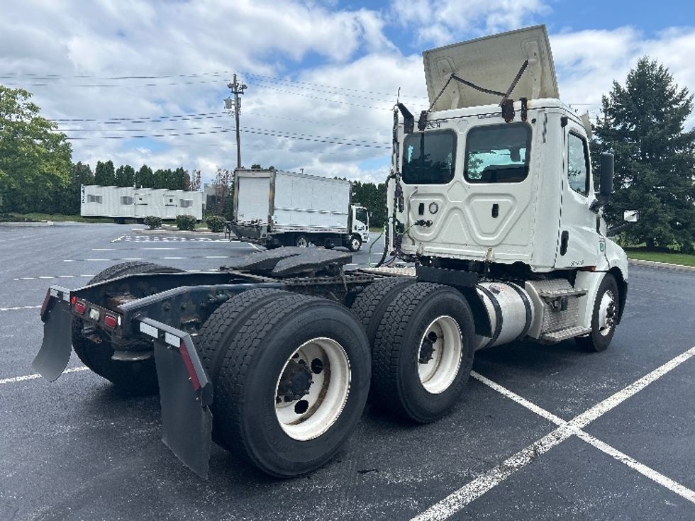 Day Cab Tractor-Heavy Duty Tractors-Freightliner-2019-T12664ST-Harrisburg-PA-760,786\n\t\tmiles-$ 22,750 - Image 7