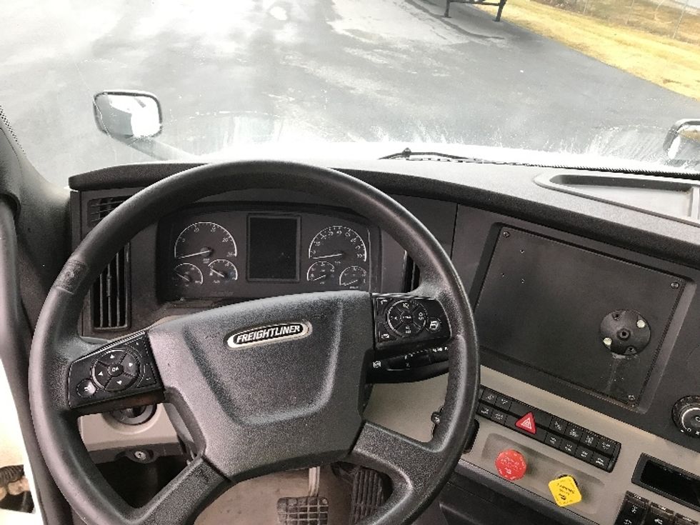 Day Cab Tractor-Heavy Duty Tractors-Freightliner-2019-T12664ST-Harrisonburg-VA-488,081\n\t\tmiles-$ 39,500 - Image 11
