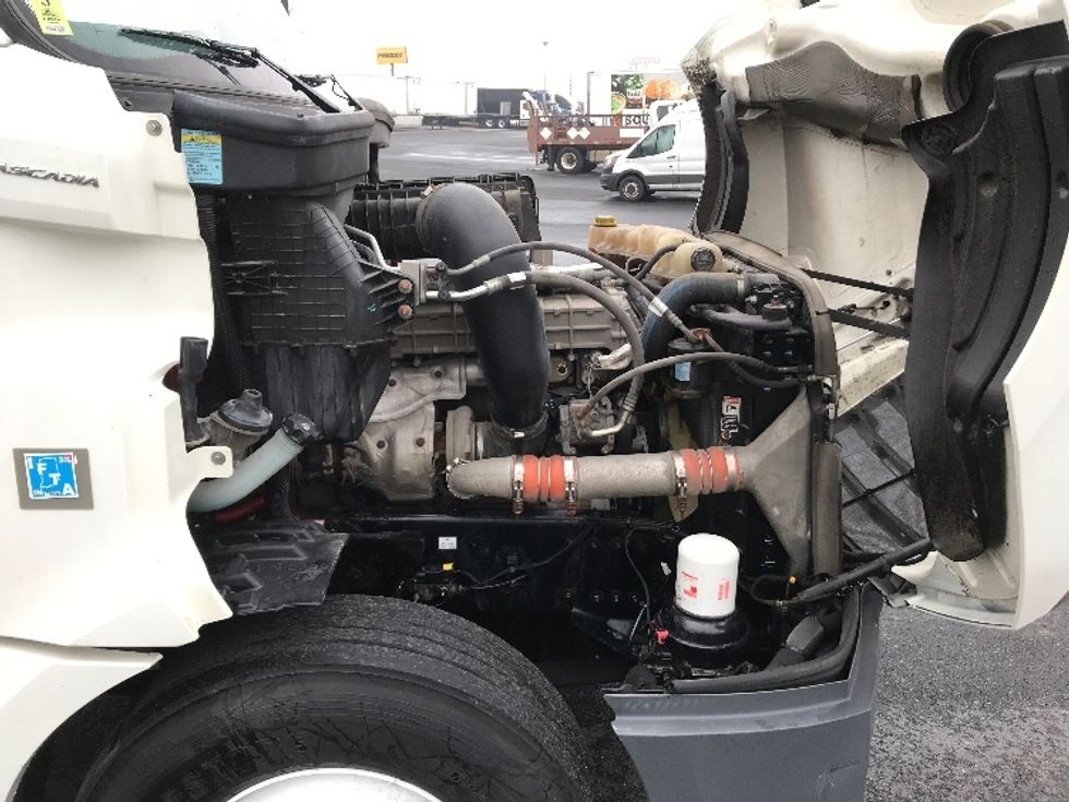 Day Cab Tractor-Heavy Duty Tractors-Freightliner-2019-T12664ST-Harrisonburg-VA-488,081\n\t\tmiles-$ 39,500 - Image 15