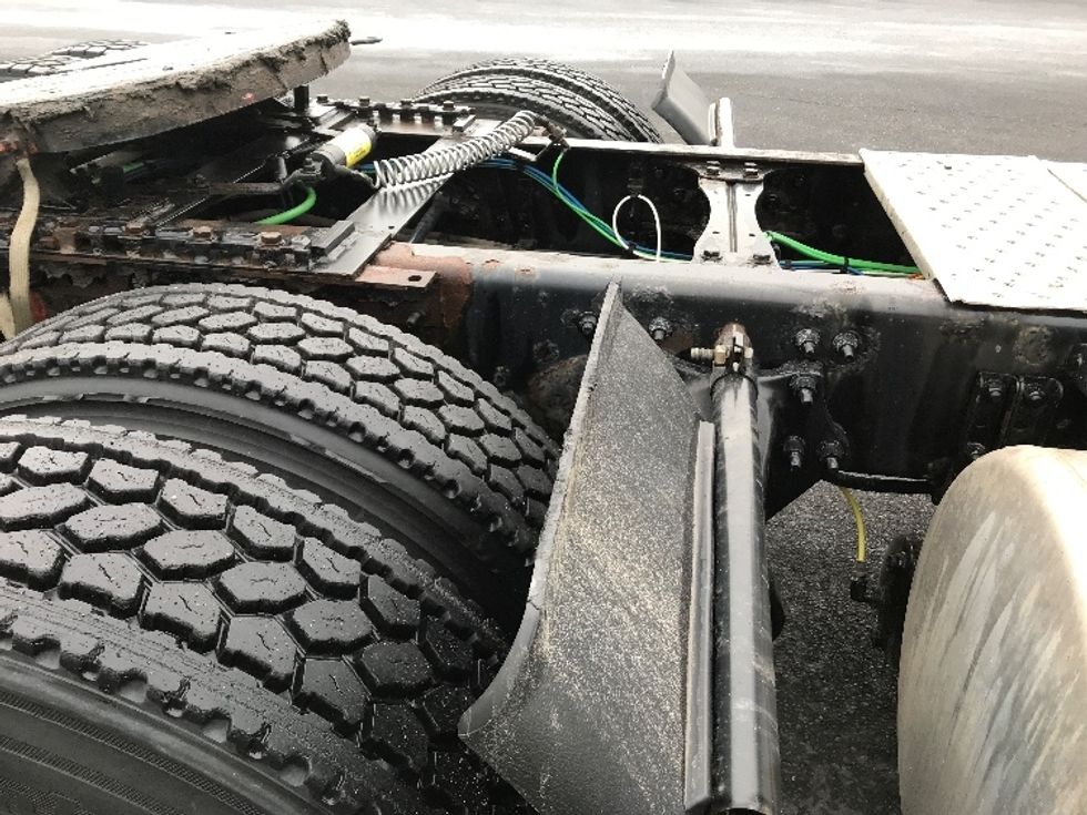 Day Cab Tractor-Heavy Duty Tractors-Freightliner-2019-T12664ST-Harrisonburg-VA-488,081\n\t\tmiles-$ 39,500 - Image 19