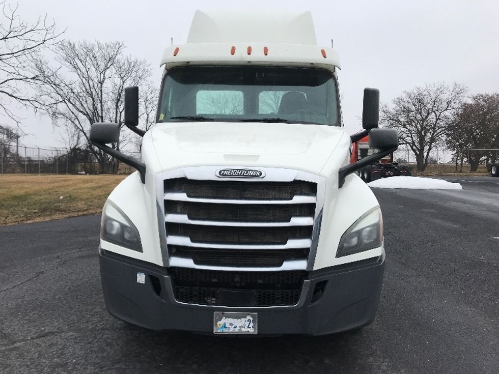 Day Cab Tractor-Heavy Duty Tractors-Freightliner-2019-T12664ST-Harrisonburg-VA-488,081\n\t\tmiles-$ 39,500 - Image 2
