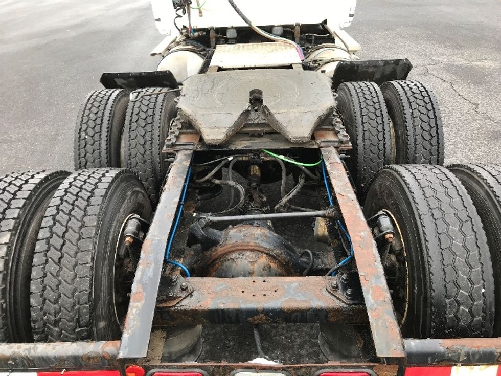 Day Cab Tractor-Heavy Duty Tractors-Freightliner-2019-T12664ST-Harrisonburg-VA-488,081\n\t\tmiles-$ 39,500 - Image 6