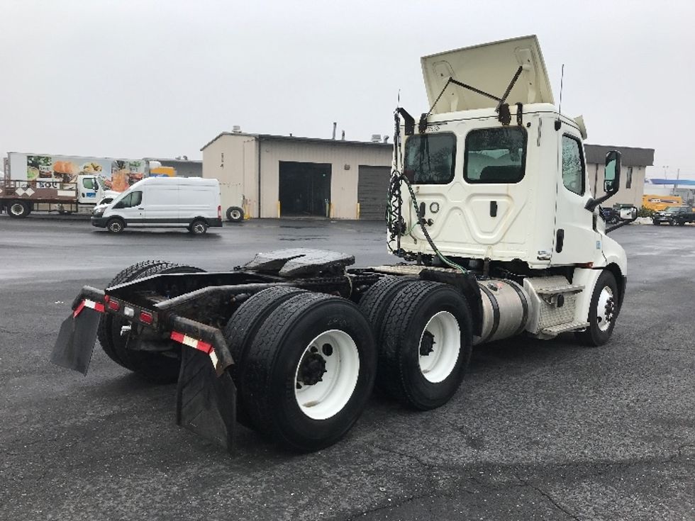 Day Cab Tractor-Heavy Duty Tractors-Freightliner-2019-T12664ST-Harrisonburg-VA-488,081\n\t\tmiles-$ 39,500 - Image 7