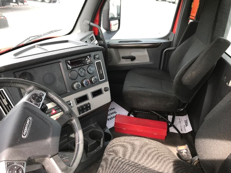 Day Cab Tractor-Heavy Duty Tractors-Freightliner-2019-T12664ST-Harrisonburg-VA-606,917\n\t\tmiles-$ 31,500 - Image 10
