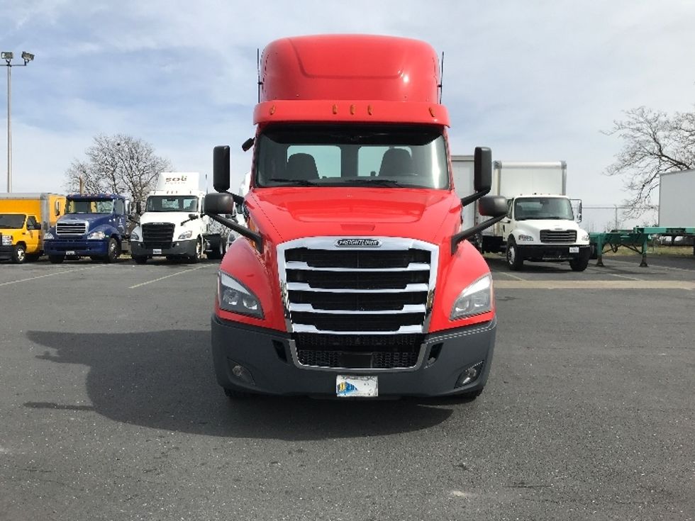 Day Cab Tractor-Heavy Duty Tractors-Freightliner-2019-T12664ST-Harrisonburg-VA-606,917\n\t\tmiles-$ 31,500 - Image 2