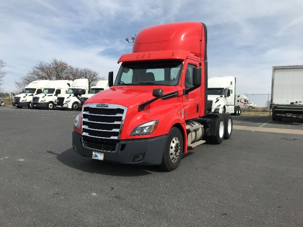 Day Cab Tractor-Heavy Duty Tractors-Freightliner-2019-T12664ST-Harrisonburg-VA-606,917\n\t\tmiles-$ 31,500 - Image 3