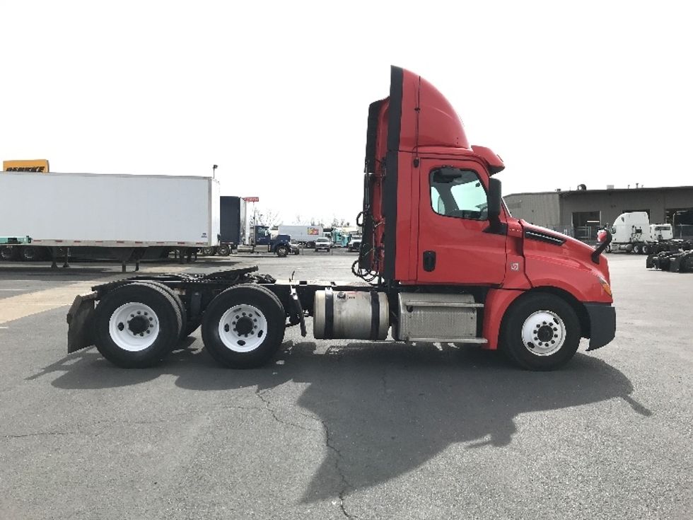 Day Cab Tractor-Heavy Duty Tractors-Freightliner-2019-T12664ST-Harrisonburg-VA-606,917\n\t\tmiles-$ 31,500 - Image 8