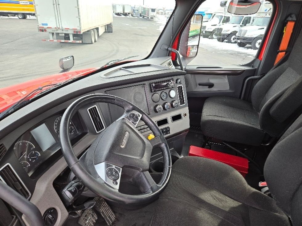 Day Cab Tractor-Heavy Duty Tractors-Freightliner-2019-T12664ST-Harrisonburg-VA-752,123\n\t\tmiles-$ 29,250 - Image 10