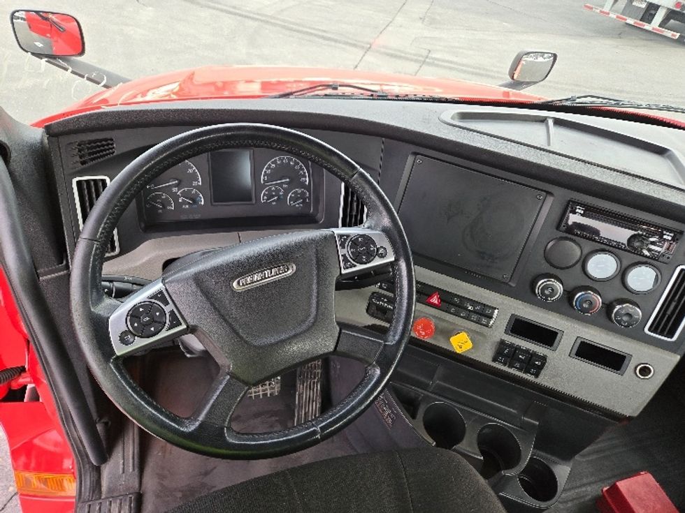 Day Cab Tractor-Heavy Duty Tractors-Freightliner-2019-T12664ST-Harrisonburg-VA-752,123\n\t\tmiles-$ 29,250 - Image 11