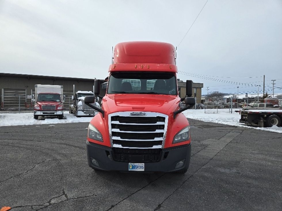 Day Cab Tractor-Heavy Duty Tractors-Freightliner-2019-T12664ST-Harrisonburg-VA-752,123\n\t\tmiles-$ 29,250 - Image 2