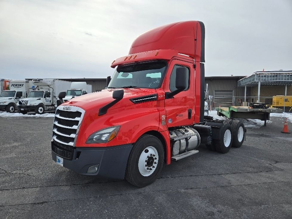 Day Cab Tractor-Heavy Duty Tractors-Freightliner-2019-T12664ST-Harrisonburg-VA-752,123\n\t\tmiles-$ 29,250 - Image 3