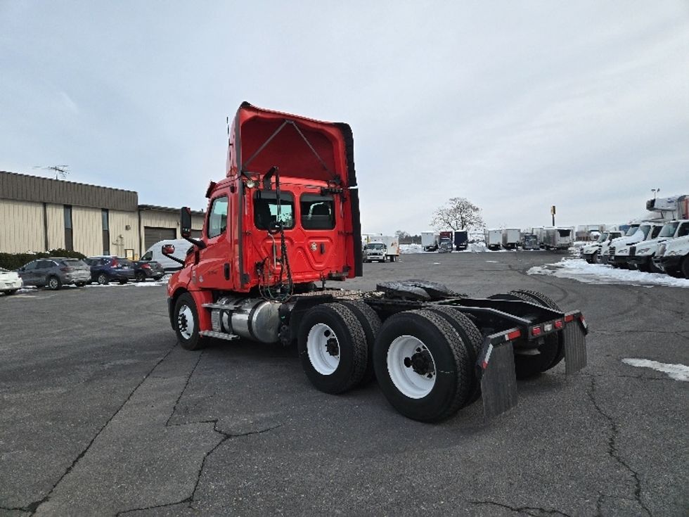Day Cab Tractor-Heavy Duty Tractors-Freightliner-2019-T12664ST-Harrisonburg-VA-752,123\n\t\tmiles-$ 29,250 - Image 5