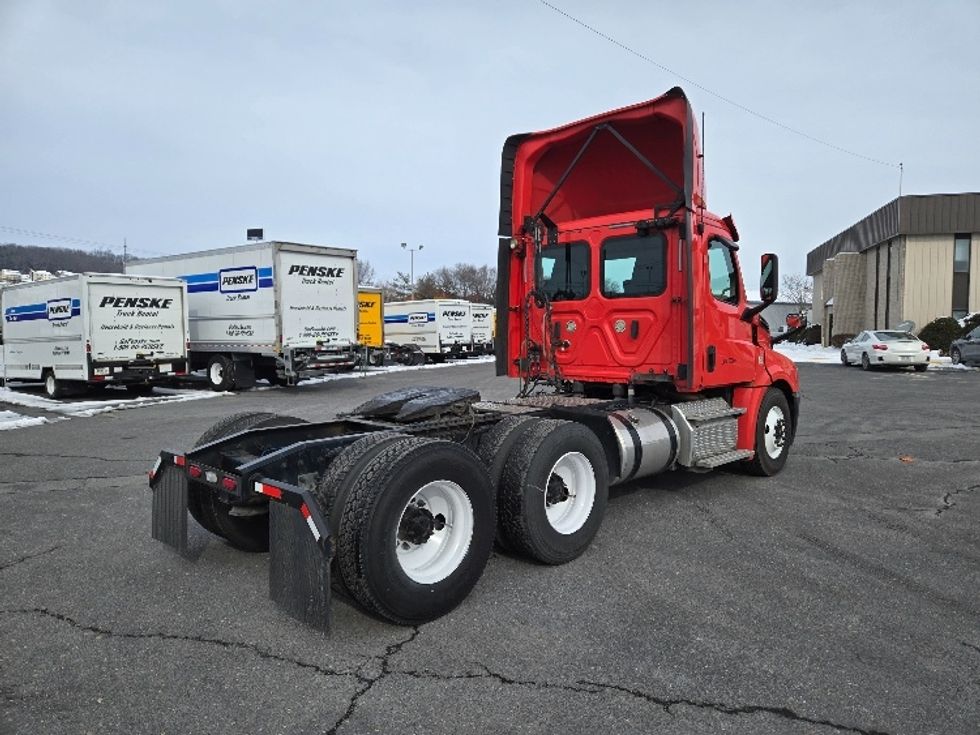 Day Cab Tractor-Heavy Duty Tractors-Freightliner-2019-T12664ST-Harrisonburg-VA-752,123\n\t\tmiles-$ 29,250 - Image 7