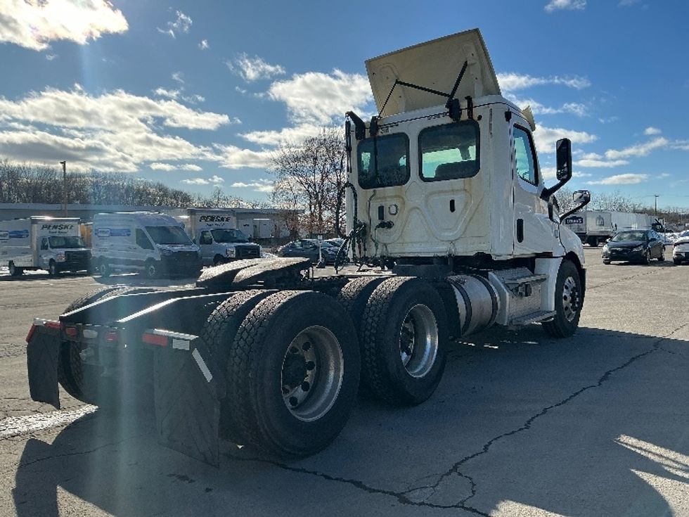 Day Cab Tractor-Heavy Duty Tractors-Freightliner-2019-T12664ST-Hazleton-PA-299,664\n\t\tmiles-$ 46,750 - Image 7