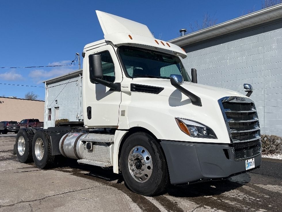 Day Cab Tractor-Heavy Duty Tractors-Freightliner-2019-T12664ST-Hazleton-PA-412,754\n\t\tmiles-$ 47,000 - Image 1