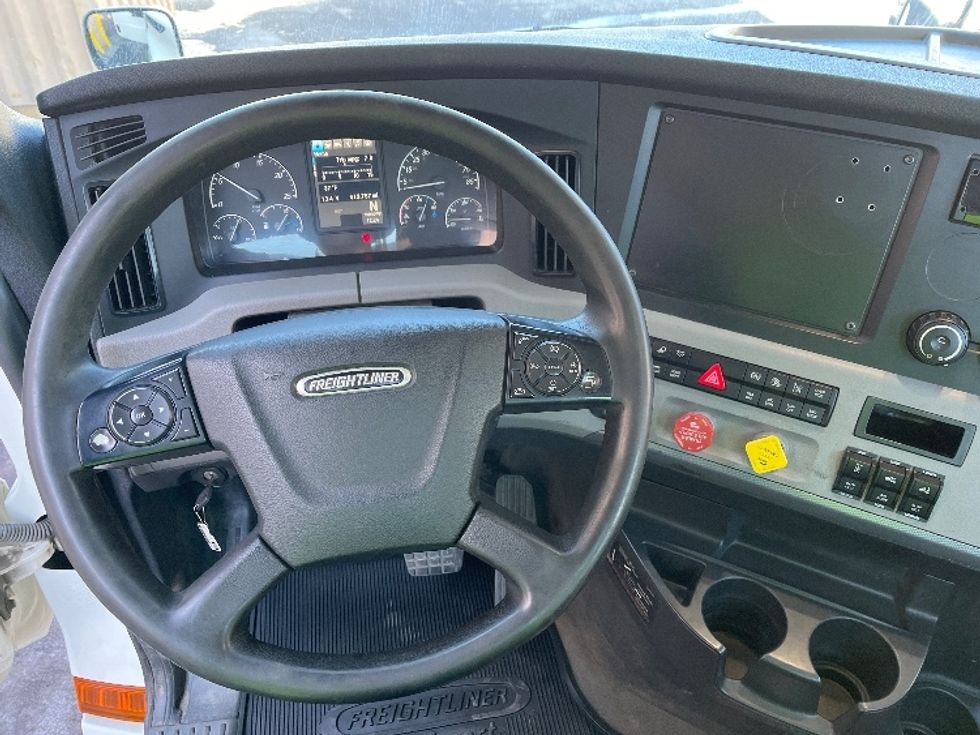 Day Cab Tractor-Heavy Duty Tractors-Freightliner-2019-T12664ST-Hazleton-PA-412,754\n\t\tmiles-$ 47,000 - Image 11