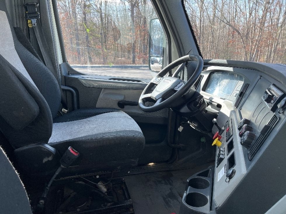 Day Cab Tractor-Heavy Duty Tractors-Freightliner-2019-T12664ST-Hazleton-PA-412,754\n\t\tmiles-$ 47,000 - Image 14