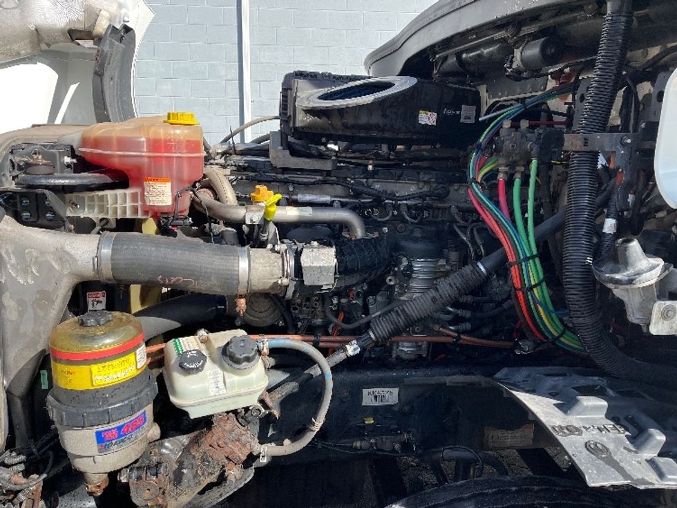 Day Cab Tractor-Heavy Duty Tractors-Freightliner-2019-T12664ST-Hazleton-PA-412,754\n\t\tmiles-$ 47,000 - Image 16