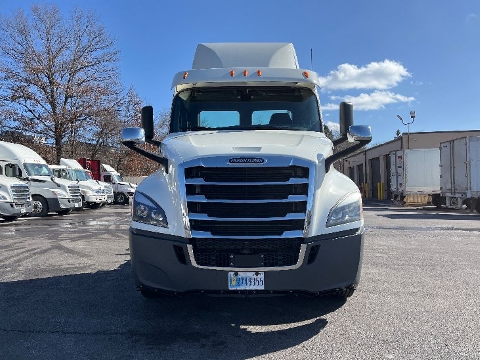 Day Cab Tractor-Heavy Duty Tractors-Freightliner-2019-T12664ST-Hazleton-PA-412,754\n\t\tmiles-$ 47,000 - Image 2
