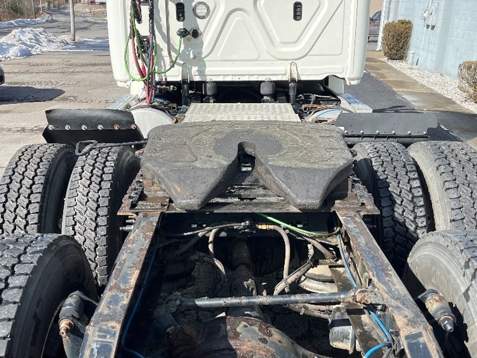 Day Cab Tractor-Heavy Duty Tractors-Freightliner-2019-T12664ST-Hazleton-PA-412,754\n\t\tmiles-$ 47,000 - Image 6