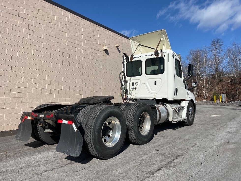 Day Cab Tractor-Heavy Duty Tractors-Freightliner-2019-T12664ST-Hazleton-PA-412,754\n\t\tmiles-$ 47,000 - Image 7
