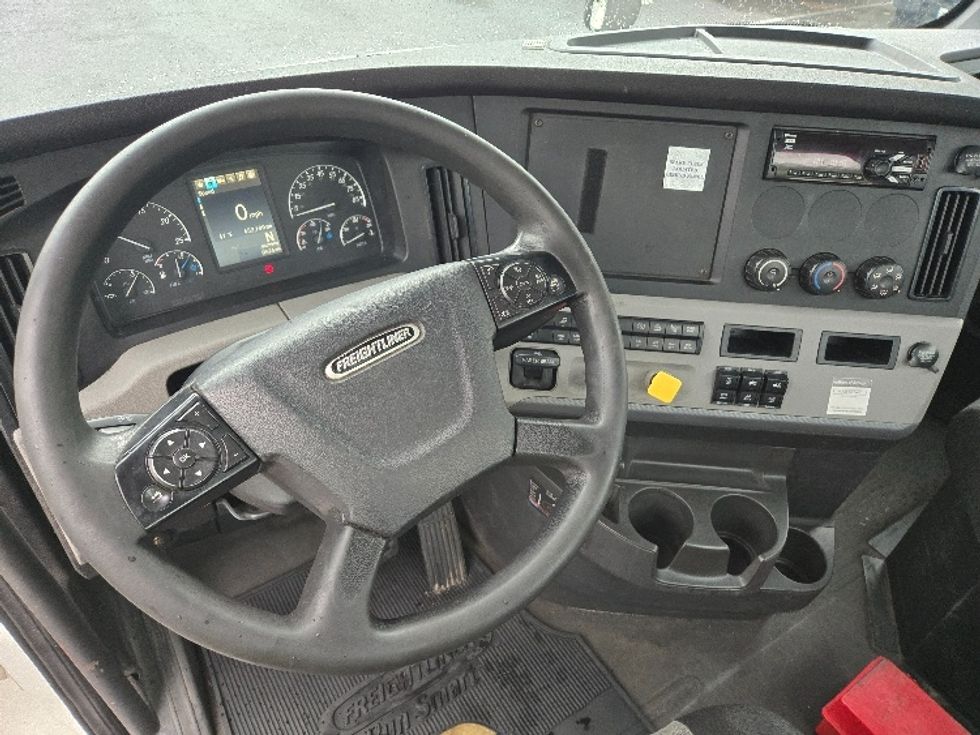 Day Cab Tractor-Heavy Duty Tractors-Freightliner-2019-T12664ST-Hazleton-PA-452,100\n\t\tmiles-$ 41,500 - Image 10