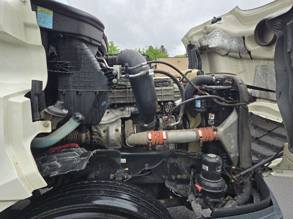 Day Cab Tractor-Heavy Duty Tractors-Freightliner-2019-T12664ST-Hazleton-PA-452,100\n\t\tmiles-$ 41,500 - Image 15