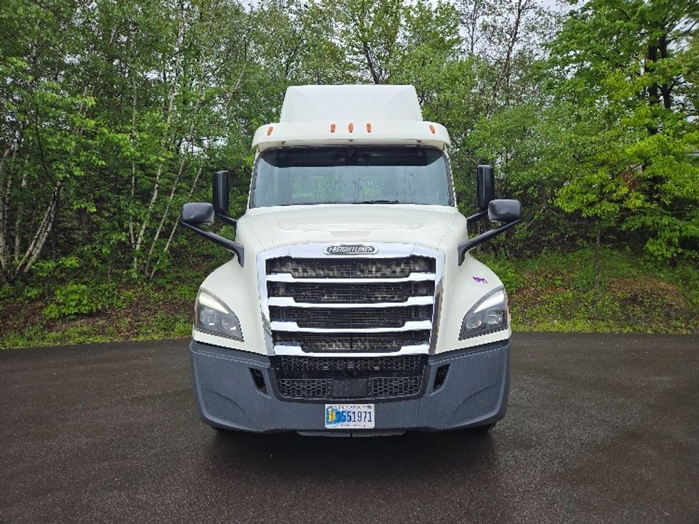 Day Cab Tractor-Heavy Duty Tractors-Freightliner-2019-T12664ST-Hazleton-PA-452,100\n\t\tmiles-$ 41,500 - Image 2