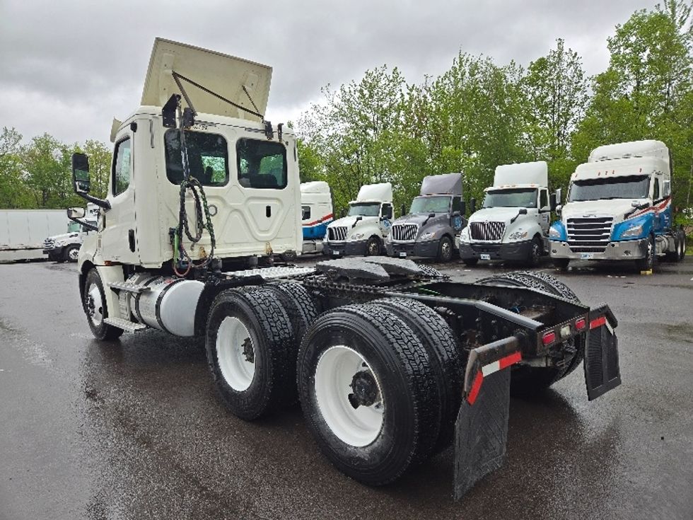 Day Cab Tractor-Heavy Duty Tractors-Freightliner-2019-T12664ST-Hazleton-PA-452,100\n\t\tmiles-$ 41,500 - Image 5