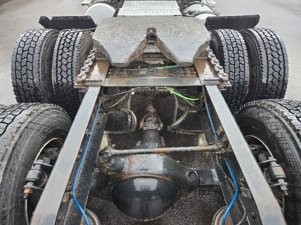 Day Cab Tractor-Heavy Duty Tractors-Freightliner-2019-T12664ST-Hazleton-PA-452,100\n\t\tmiles-$ 41,500 - Image 6