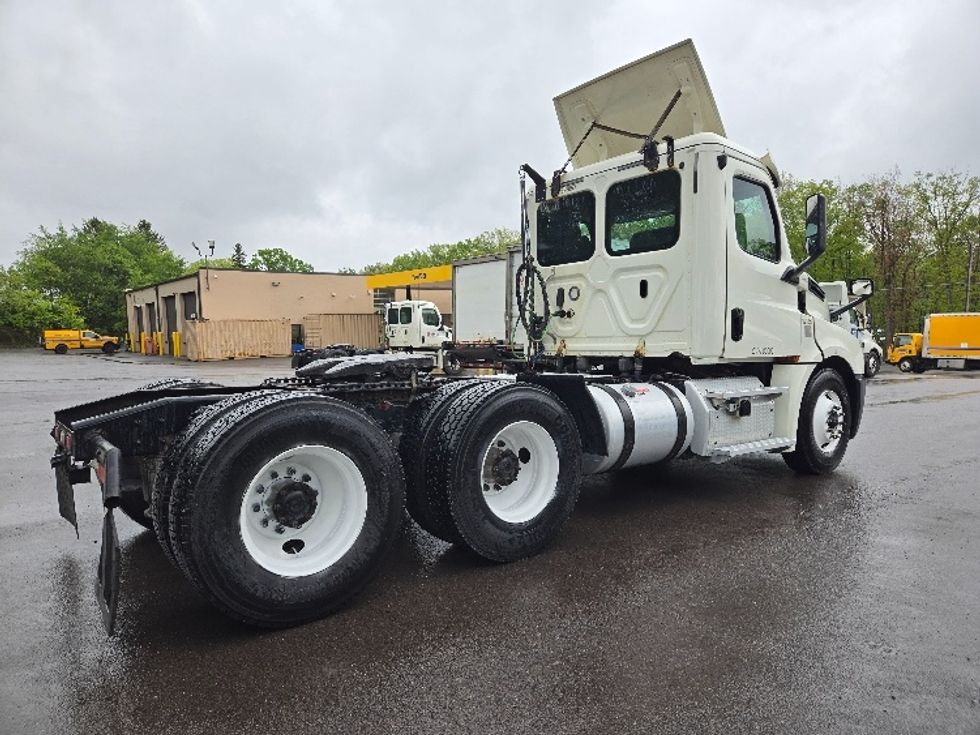 Day Cab Tractor-Heavy Duty Tractors-Freightliner-2019-T12664ST-Hazleton-PA-452,100\n\t\tmiles-$ 41,500 - Image 7